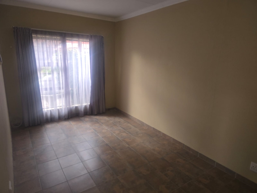 To Let 3 Bedroom Property for Rent in Naudeville Free State